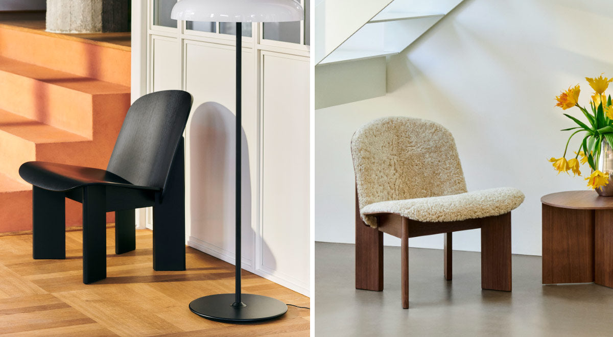 Een collage van twee afbeeldingen van twee Chisel-fauteuils van HAY, één zwart en één walnootkleurig met een bekleding van schapenvacht. Geplaatst in een binnenhuisomgeving met witte muren en een minimalistische stijl.