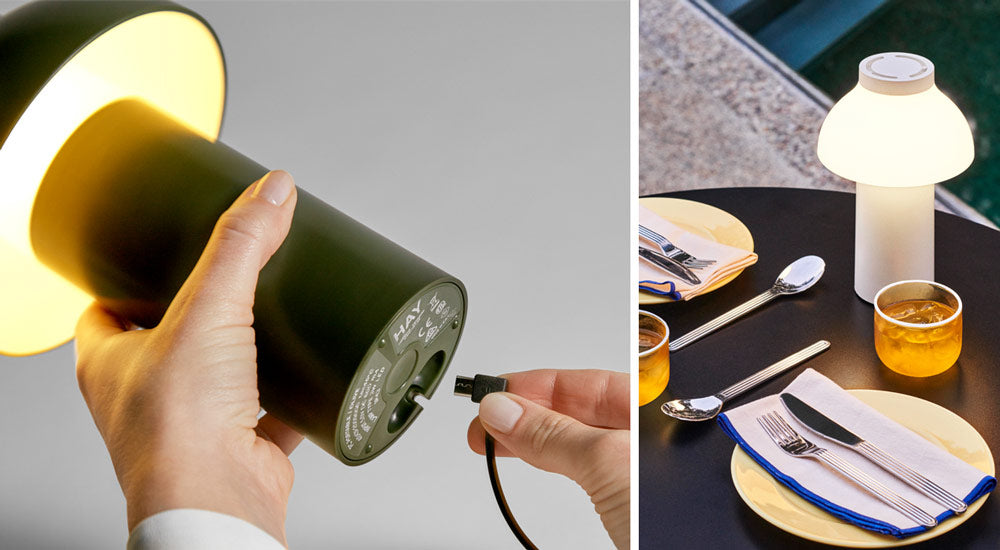 Een collage van twee afbeeldingen: de eerste is een close-up van een groene draagbare pc-lamp van HAY, waarop te zien is hoe iemand de oplader aansluit, de tweede is een witte draagbare pc-lamp van HAY, geplaatst op een zwarte eettafel.