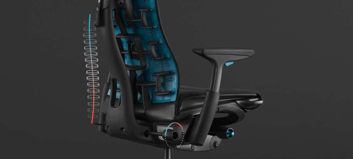 Achteraanzicht van een zwart-blauwe Embody-gamingstoel van Herman Miller, met witte afbeeldingen die de koelende schuimtechnologie benadrukken.