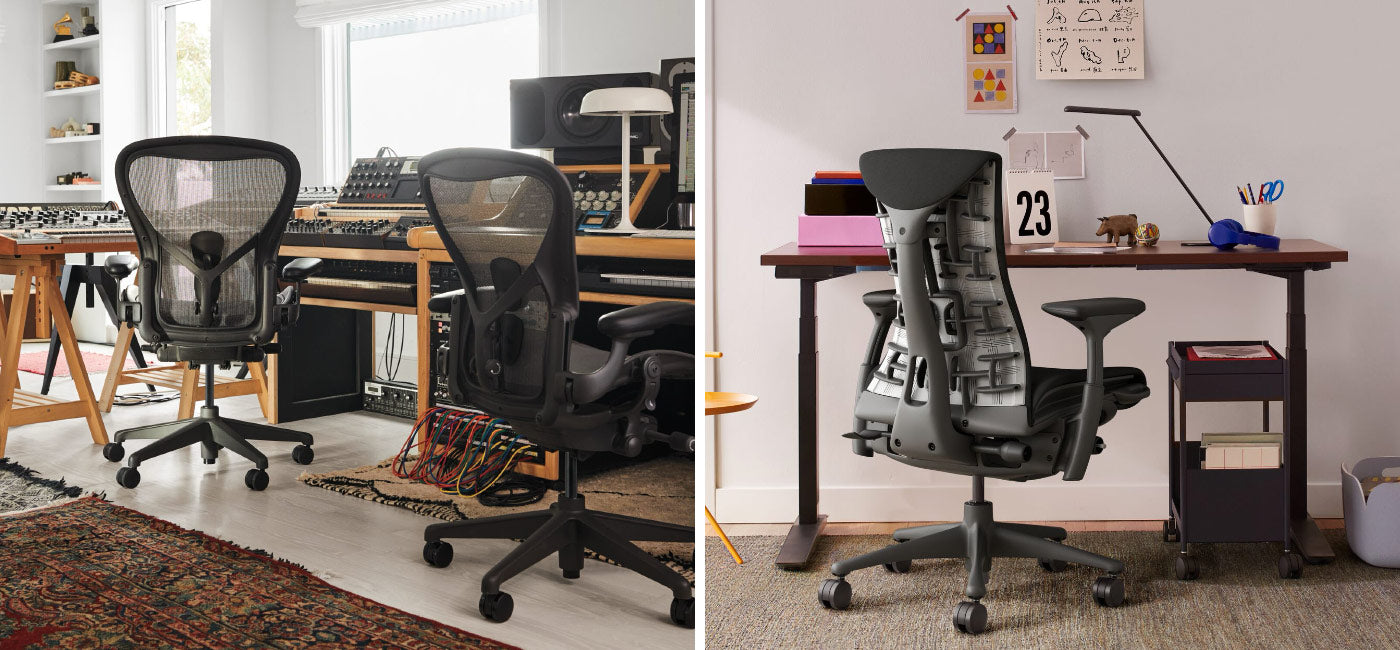 Foto van een muziekproductiestudio met 2 Aeron-bureaustoelen in graphite naast een andere met een Embody black-bureaustoel en een Jarvis zit-sta-bureau met zwarte poten en een hardhouten blad