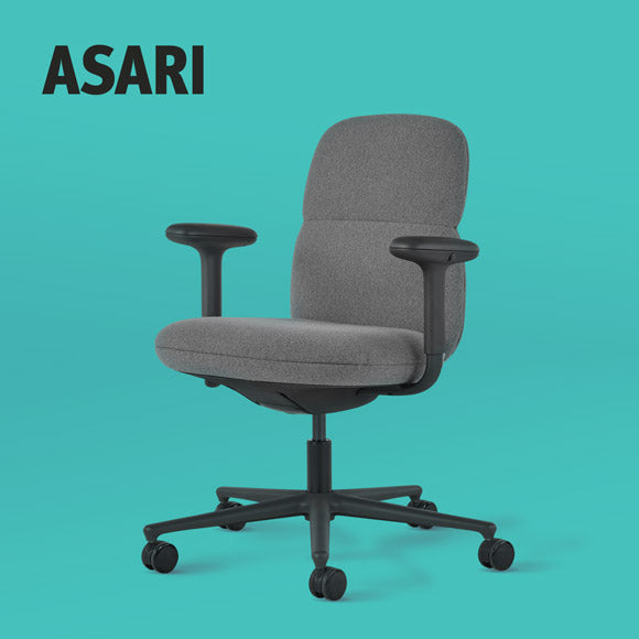 Herman Miller Asari bureaustoel in grafiet op effen achtergrond