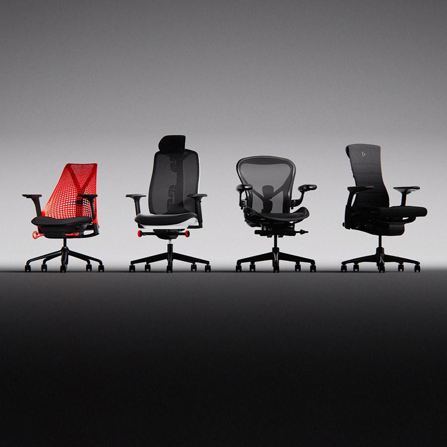 Vier Herman Miller-gamingstoelen op een grijze achtergrond, waaronder Sayl in rood en zwart, Vantum in Polor-wit en zwart, Aeron in onyxzwart en Embody in zwart.