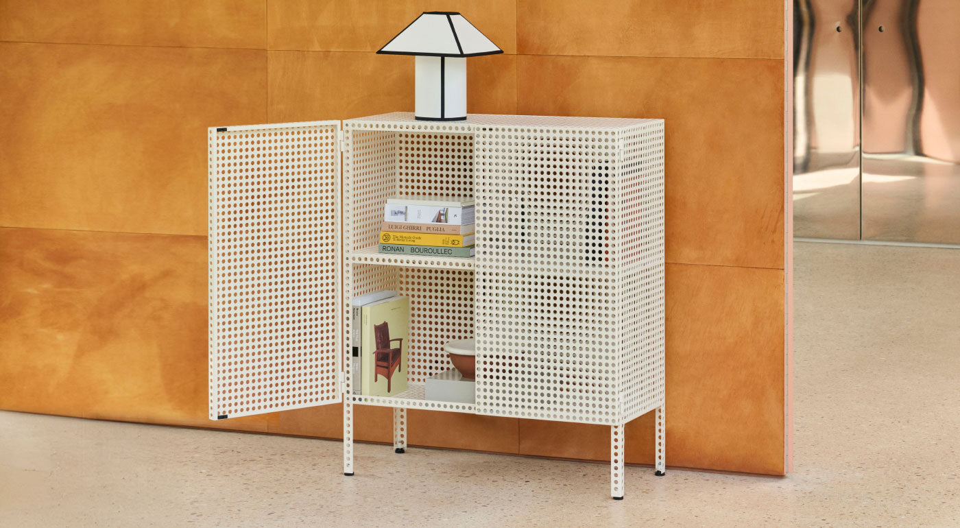Een selectie van HAY Perforated Cabinets in verschillende maten in beige, blauw, rood en groen.
