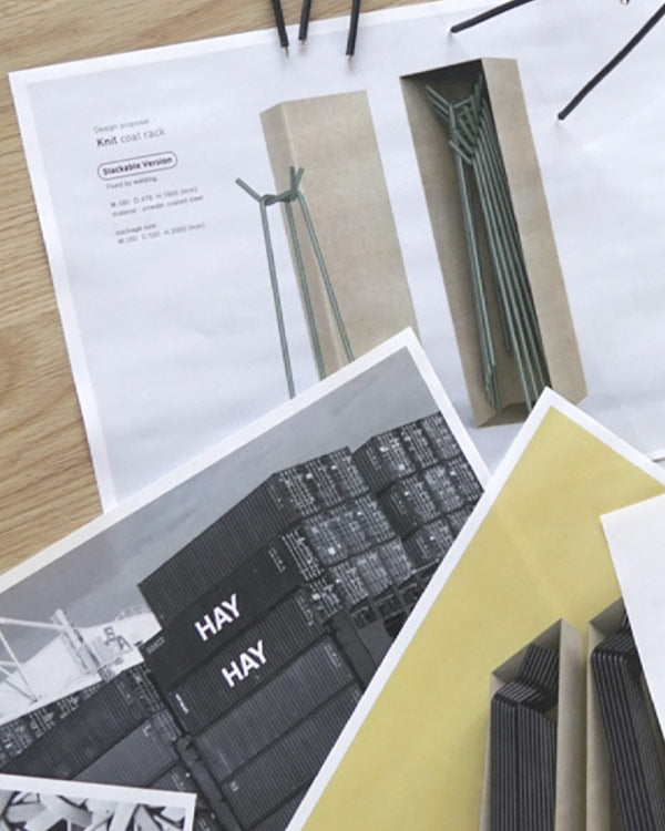 Close-up van het ontwerp en concept voor de Knit-kapstok van HAY.