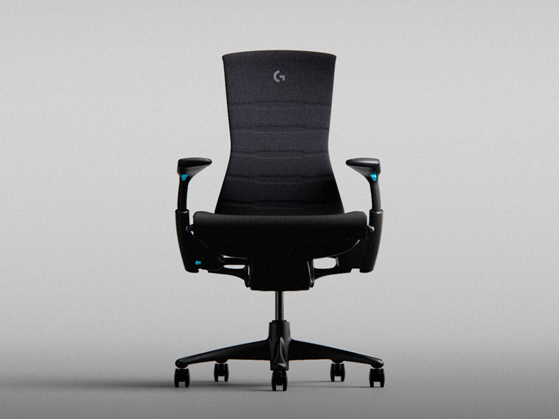 Vooraanzicht van Logitech Embody gamingstoel in zwart en cyaan